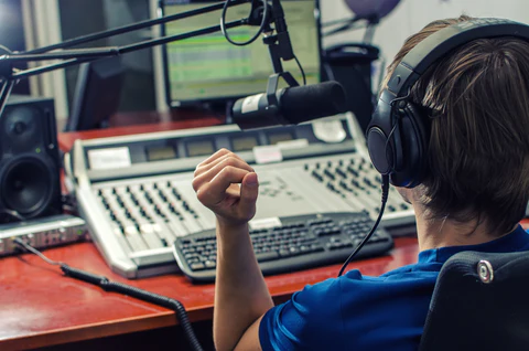 5 Best Ways to Boost Your FM Radio Signal | RS-RADIO