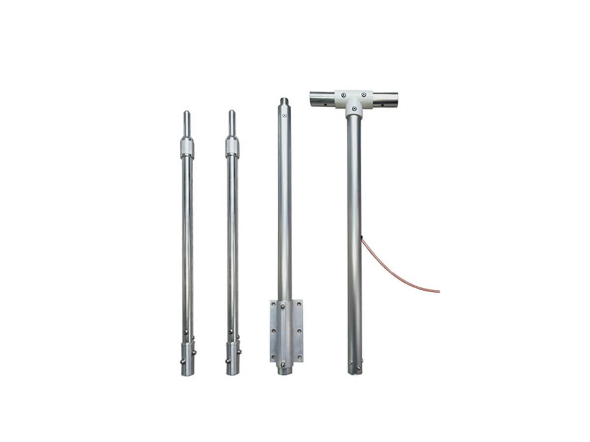 Circularly polarized FM broadcast antenna